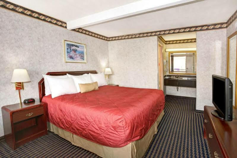 Ramada Limited Cockeysville Extérieur photo