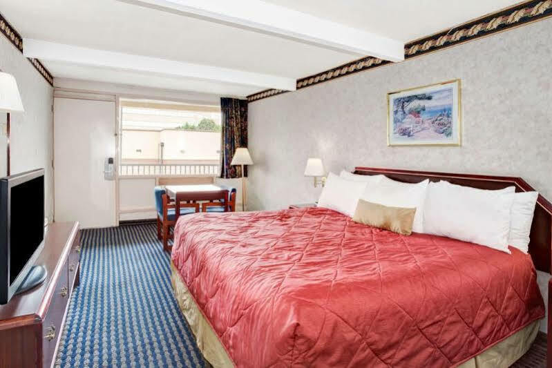 Ramada Limited Cockeysville Extérieur photo